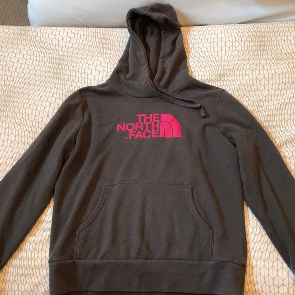 ⛰ North Face Women’s Hoodie